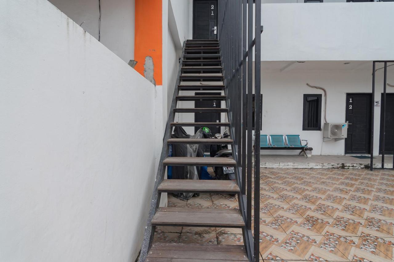 Reddoorz At Sani Guest House Balikpapan מראה חיצוני תמונה